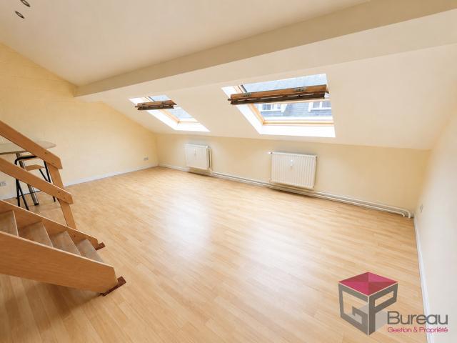 Studio + chambre en mezzanine à 1300 Wavre • Loyer: 800 €