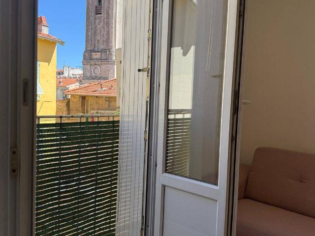Studio climatisé meublé refait à neuf 15m² hyper centre Nice