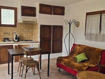 Studio Cuges les Pins 13780