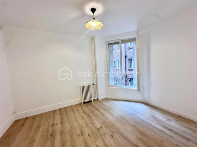 Studio à 750 m de la gare refait a neuf