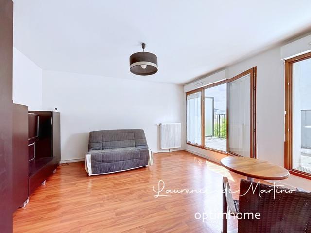 Studio à vendre avec balcon et parking, dernier étage BEZONS 95