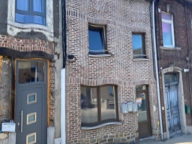 Studio à louer, 2 étage 46 rue de Gilly à Couillet