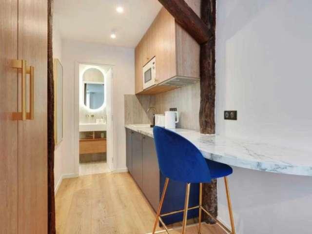 Studio à louer à Muette Sud, Paris