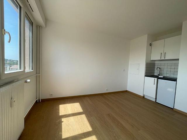 Studio à louer à Melun Réf 2208