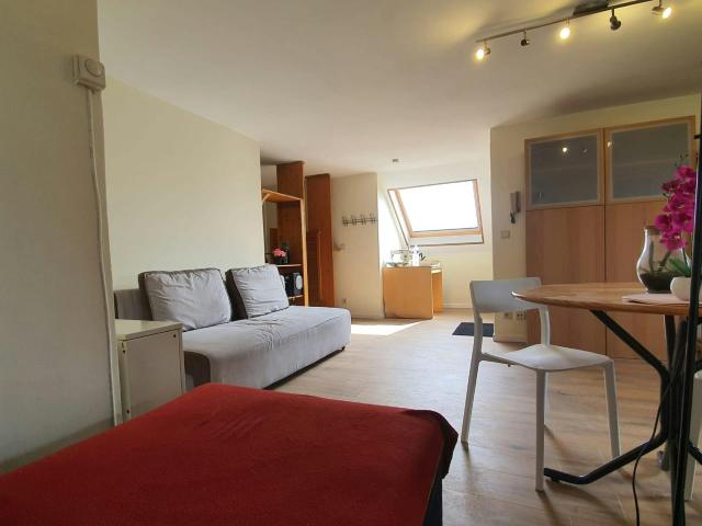 Studio à louer à Anderlecht, Lenniksebaan