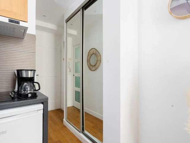 Studio à louer à Blanche Trinité, Paris