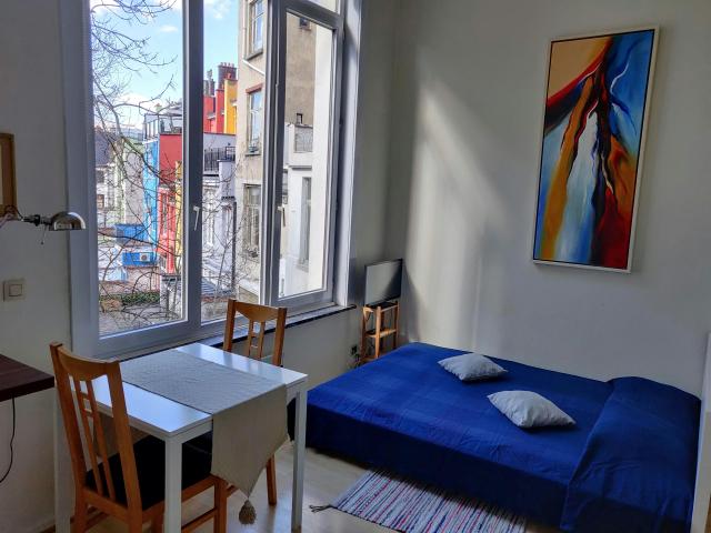 Studio à louer à Brussels, Square Ambiorix