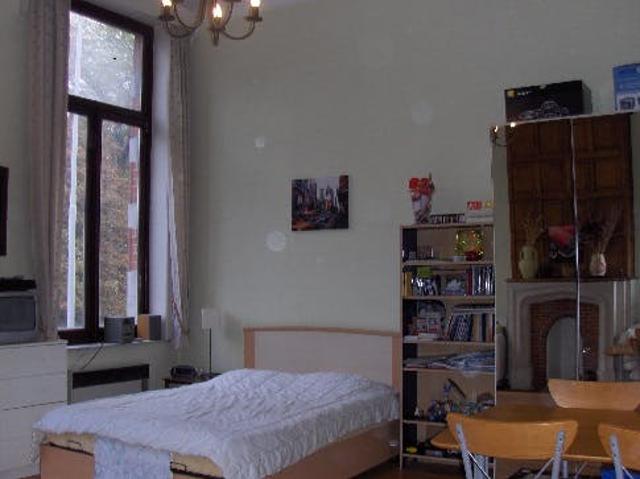 Studio à louer à Brussels, Square Ambiorix