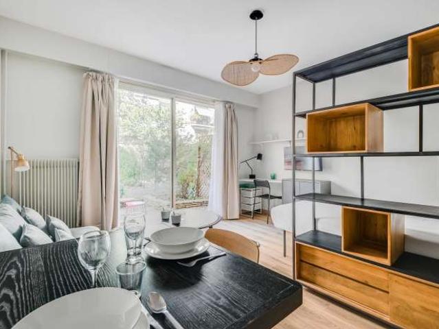 Studio à louer à Gouraud, Paris