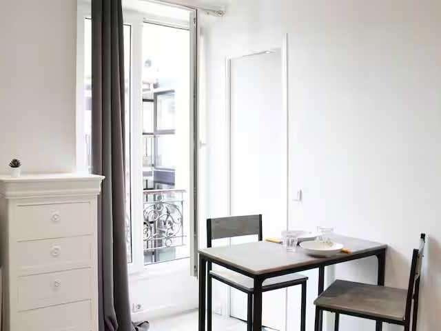 Studio à louer à l'Entrée de Ville, Paris