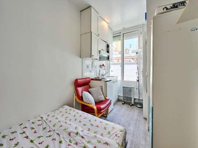 Studio à louer à Louis Blanc Aqueduc, Paris