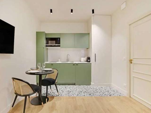 Studio à louer à Saint Placide, Paris