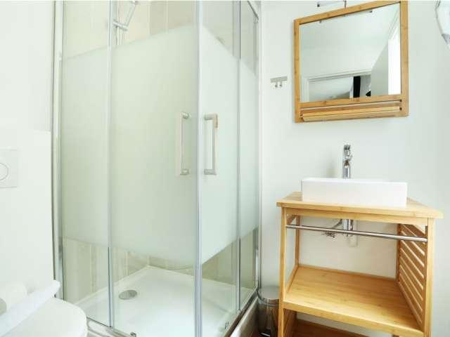Studio à louer à 2Ème Arrondissement, Paris