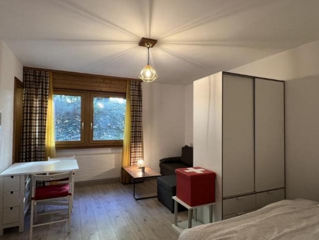 STUDIO À LOUER: ANNÉE