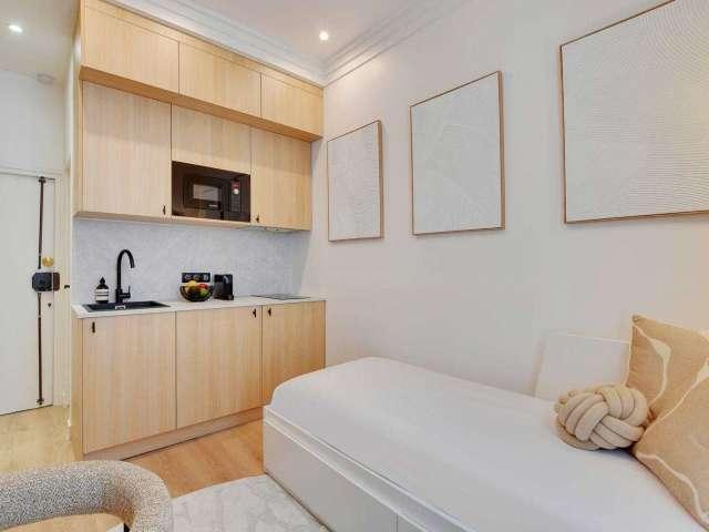 Studio à louer au Palais Royal, Paris