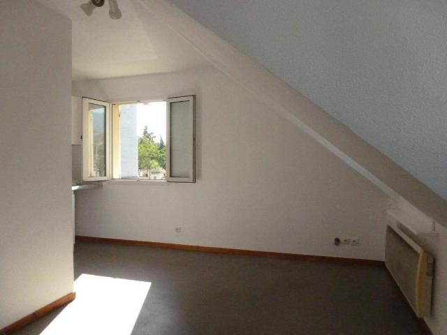 Studio a louer avec parking, rue des Belges à Chambéry