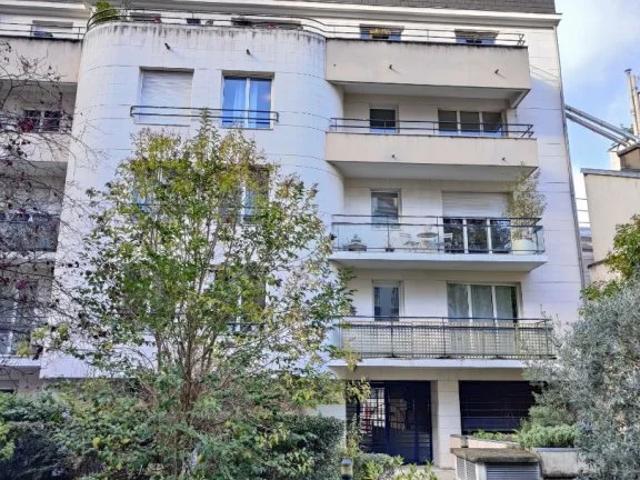 STUDIO A LOUER BOULOGNE BILLANCOURT 23.69 m2 836 € charges comprises par mois: Immobilier BOULOGNE BILLANCOURT | Perenium, agence immobilière à Paris – administration de biens et gestion locative