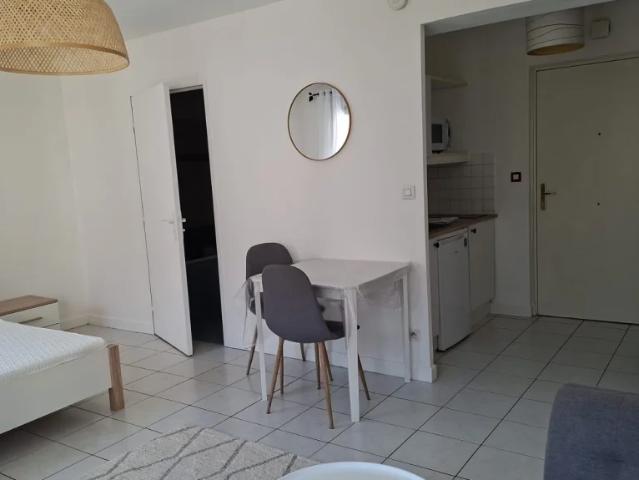 STUDIO A LOUER CALUIRE ET CUIRE Coste Croix Rousse 28.78 m2 760 € charges comprises par mois: Immobilier CALUIRE ET CUIRE | Agence immobilière à Lyon Galyo