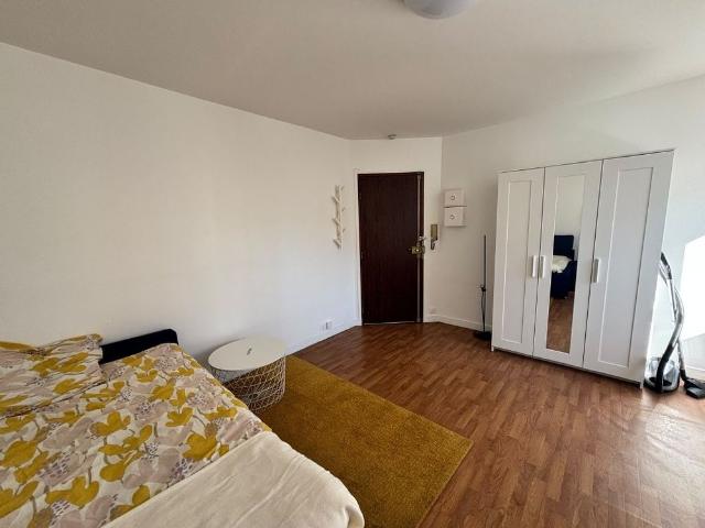 STUDIO A LOUER CLICHY 19.78 m 845 €