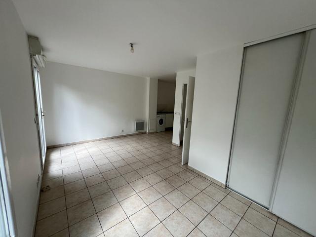 Studio à louer en rez de chaussée à Neuilly sur Marne Réf 2221