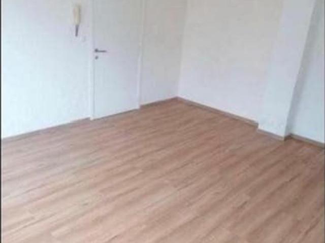 Studio à louer Fosses la Ville, cuisine et douche 46