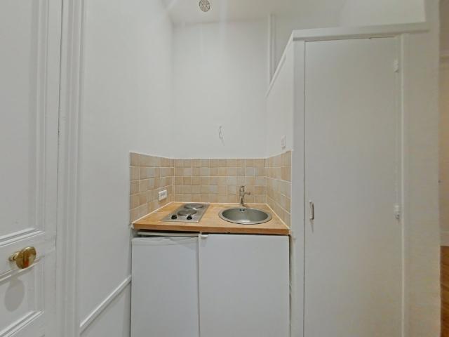 STUDIO A LOUER NEUILLY SUR SEINE 20.06 m2 875 € charges comprises par mois: Immobilier NEUILLY SUR SEINE | Perenium, agence immobilière à Paris – administration de biens et gestion locative
