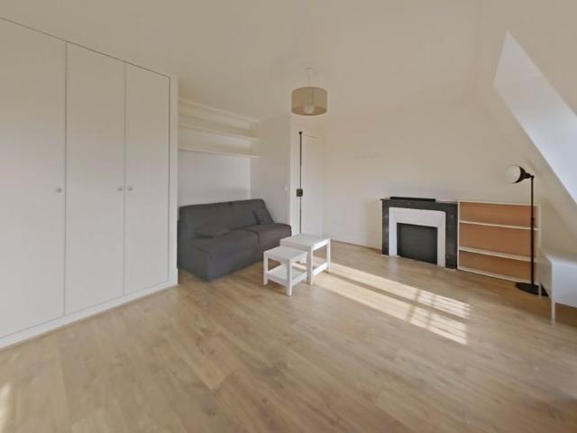 STUDIO A LOUER PARIS 3EME ARRONDISSEMENT ARTS ET METIERS 24 m 1 249 €