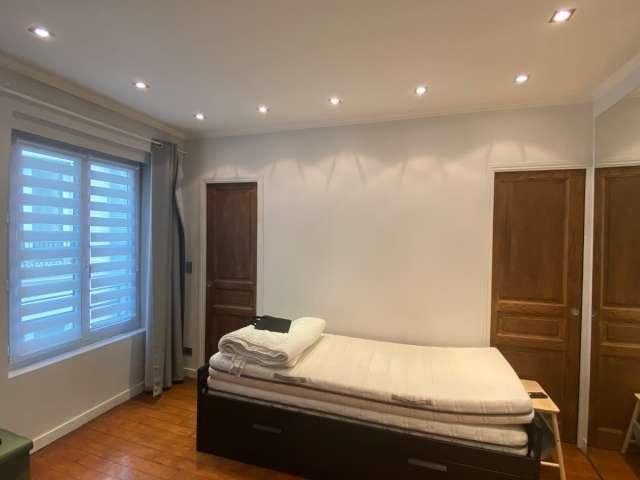 Studio à louer Porte Dauphine, Paris
