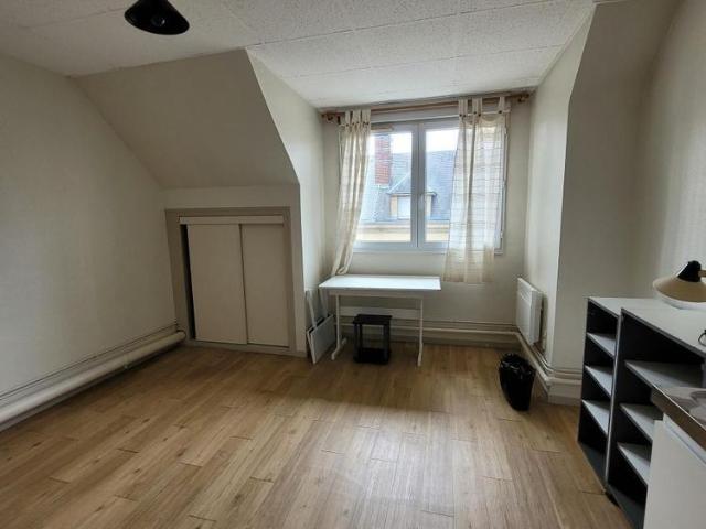 STUDIO A LOUER RUE DES 3 CAILLOUX