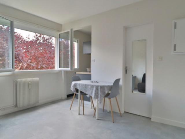 Studio à Saint Julien Les Villas à louer Locagestion, expert en gestion locative