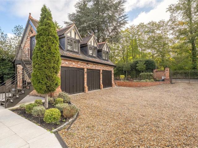 Studio Annexe, Oakwood House, Lady. 1 bed apartment to rent £1,400 pcm £323 pw