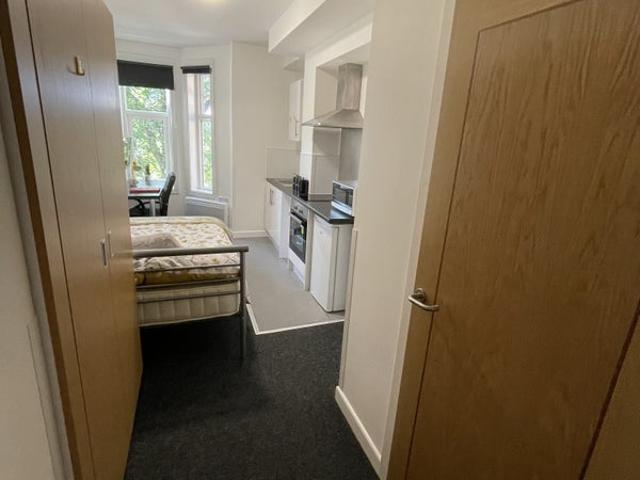 Studio all bills Inc 3 mins to UoL