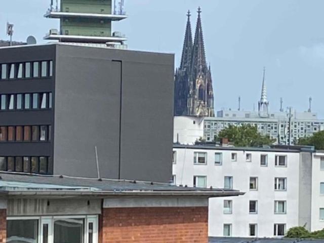 Studio Apartment mit großem, sonnigem Balkon