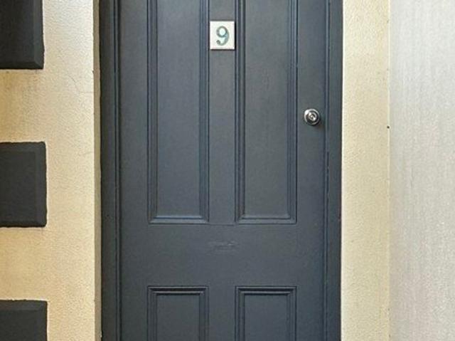 STUDIO APARTMENT NO BILLS TO PAY!