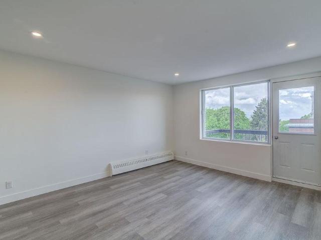 Studio Apartment Available A louer • For Rent
