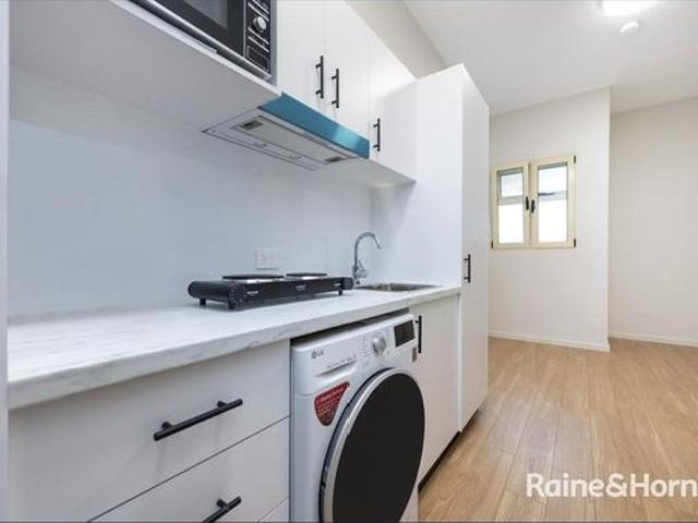 Studio apartment close to lifestyle amenities