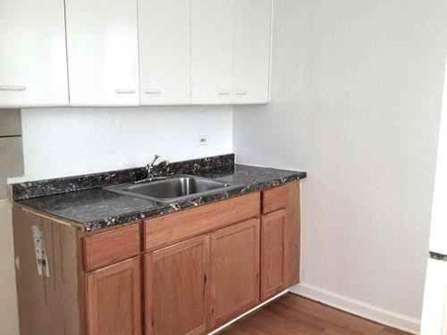 Studio Apartment for Rent at W Touhy Ave #0406, Chicago, IL 60626 Rogers Park