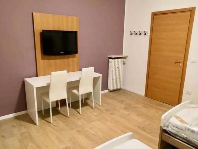 Studio Apartment FOR RENT FURNISHED ROOMS IN SHARED APARTMENT Verona Fiera Golosine