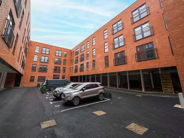 Studio apartment for rent in Car Parking Space, 50 60 Northwoo.