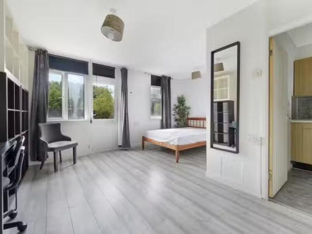 Studio apartment for rent in Dockland Street, London, E16