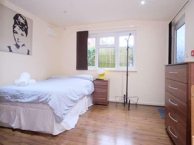Studio apartment for rent in Willesden Green, London