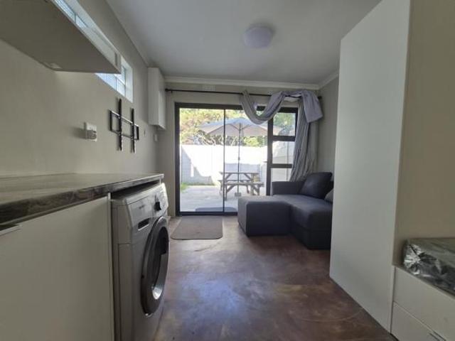 Studio apartment in Ottery