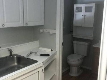 Studio Apart in a home w/driveway