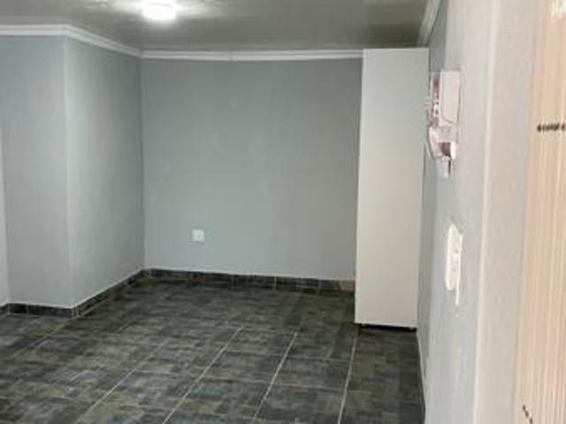 Studio apartment in Birchleigh North