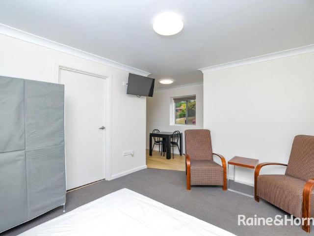 STUDIO APARTMENT IN BROWNING STREET Available 21/8/26!