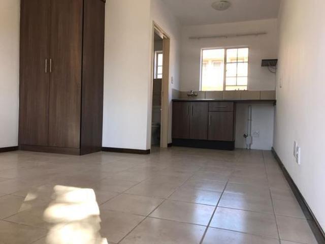 Studio Apartment in Capital Park