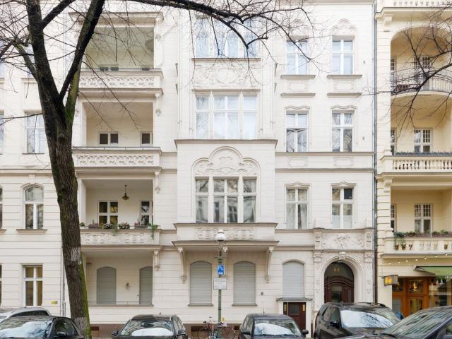 Studio Apartment in Charlottenburg, Berlin Amsterdam Apartments for Rent