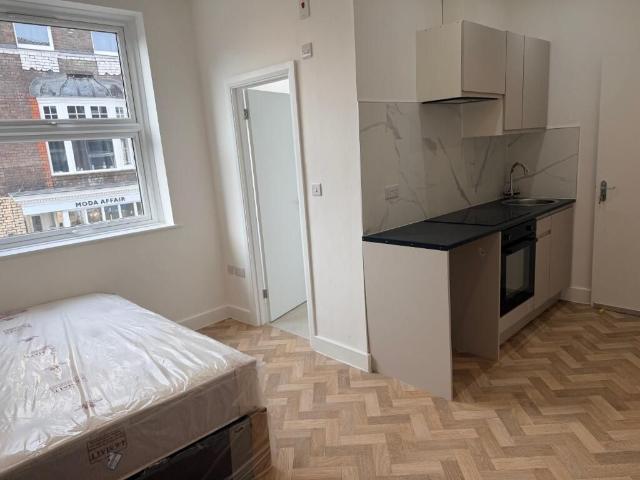 Studio Apartment In Cheapside, Luton LU1, Studio to rent, £725 pcm | PrimeLocation