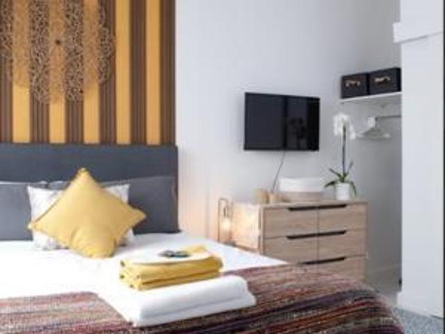 Studio Apartment in Claremont Upper