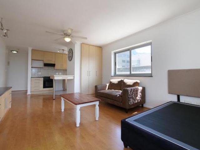 Studio Apartment in Claremont Upper